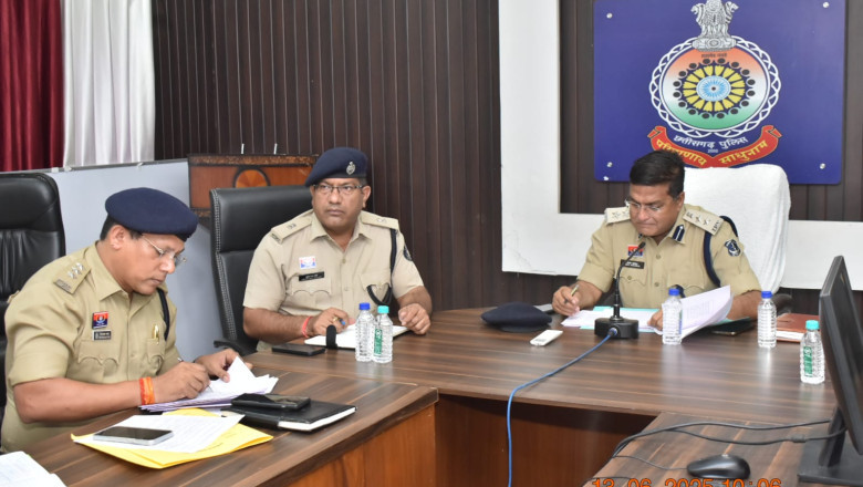 वरिष्ठ पुलिस अधीक्षक व्दारा दुर्ग अनुविभाग के थानों की ली गयी समीक्षा बैठक ।