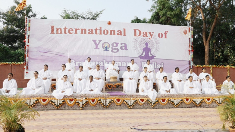 *प्रात : भोर से ब्रह्मा वत्सों ने विभिन्न योगासन कर दिया तन मन से स्वस्थ रहने का संदेश...*