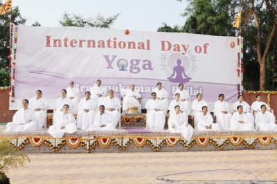 *प्रात : भोर से ब्रह्मा वत्सों ने विभिन्न योगासन कर दिया तन मन से स्वस्थ रहने का संदेश...*