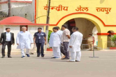 सेंट्रल जेल पहुंचे भूपेश बघेल, पूर्व मंत्री लखमा से की मुलाकात, अस्वस्थ होने पर जताई चिंता