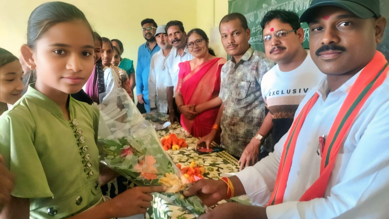 बजरंगपुर, नवागाँव हाई स्कूल में आयोजन नवप्रवेशी छात्र- छात्राओं का तिलक लगाकर स्वागत किया