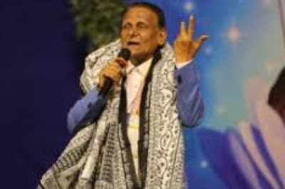 आज आंखें नम कर गए : जीवन भर मुस्कान बांटते रहे...