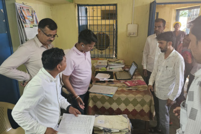 एसडीएम व तहसीलदार ने सरकारी सेवा समिति ओड़गी का किया औचक निरीक्षण...