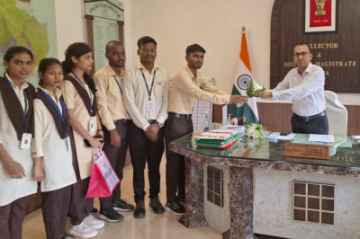 कलेक्टर अजीत वसंत ने मीसा बंदियों का किया सम्मान सम्मान पाकर अभिभूत हुए मीसाबंदी
