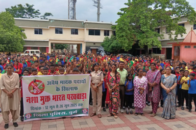 महिला रक्षा टीम द्वारा ऑपरेशन विश्वास के तहत नशे के विरुद्ध लोगों को किया जा रहा जागरूक...