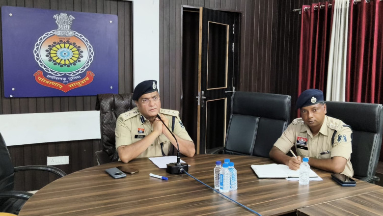 वरिष्ठ पुलिस अधीक्षक महोदय व्दारा लम्बित समंस-वारंट का किया गया समीक्षा...