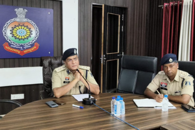 वरिष्ठ पुलिस अधीक्षक महोदय व्दारा लम्बित समंस-वारंट का किया गया समीक्षा...