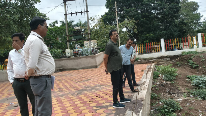 वार्ड निरीक्षण - साफ सफाई के अलावा निर्माण कार्य का आयुक्त ने लिया जायजा जी.ई.रोड नाला सफाई के दिए निर्देश...
