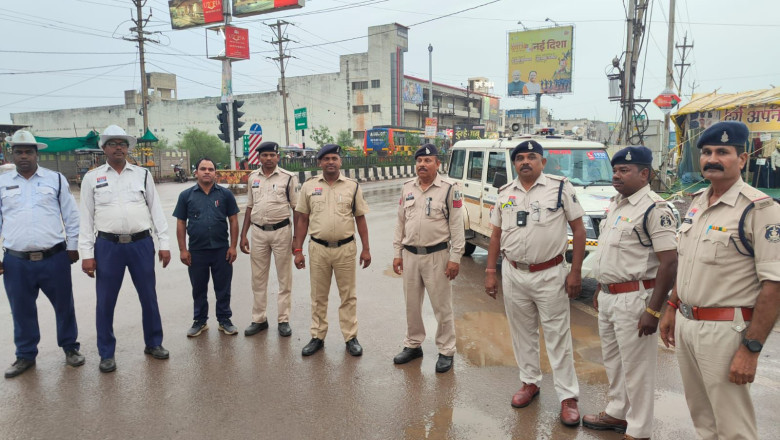 यातायात पुलिस एवं थाना स्टॉफ के द्वारा सयुंक्त कार्यवाही कर लापरवाह वाहन चालको के विरूद्ध की गई कार्यवाही, रात्रि 06.00 बजे से 11.00 बजे तक अभियान चलाकर 264 वाहन चालको पर की गई कार्यवाही।...