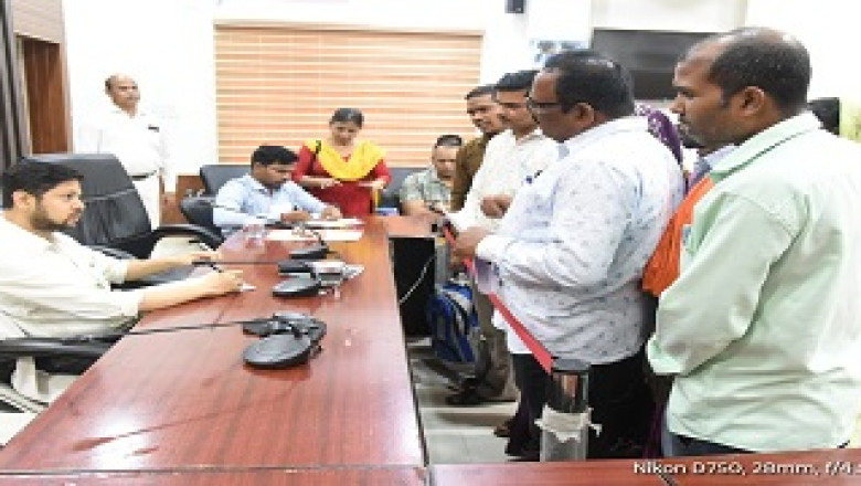 अवैध निर्माण और मुआवज़े की मांग लेकर ग्रामीण पहुंचे जनदर्शन...
