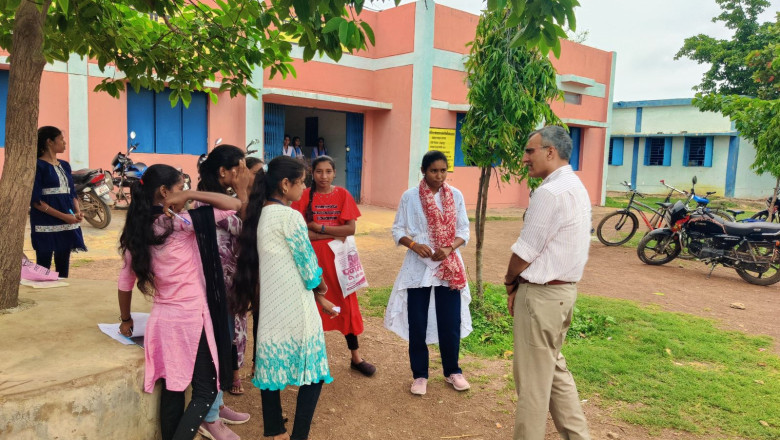कलेक्टर रणबीर शर्मा का ग्रामीण अंचलों में निरीक्षण : शालाओं के युक्तियुक्तकरण, आंगनबाड़ी केंद्र और वृक्षारोपण स्थलों का लिया जायजा...