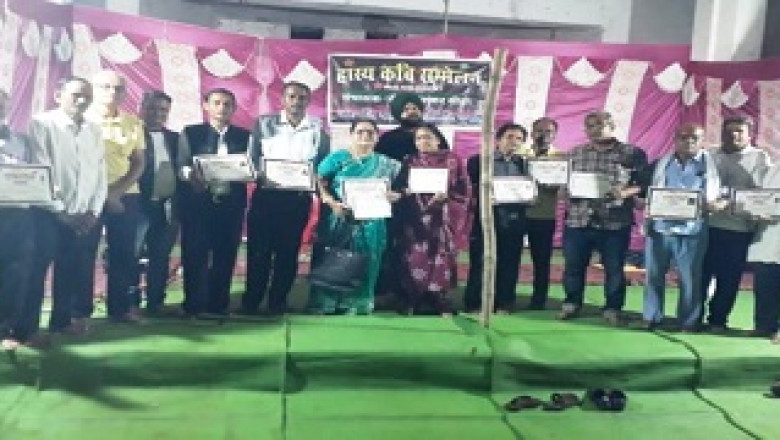 वीर रस की कविताओं ने भरा जोश, याद किया डॉ. दुबे को  जागृति साहित्य समिति उतई का साहित्यिक आयोजन किया...
