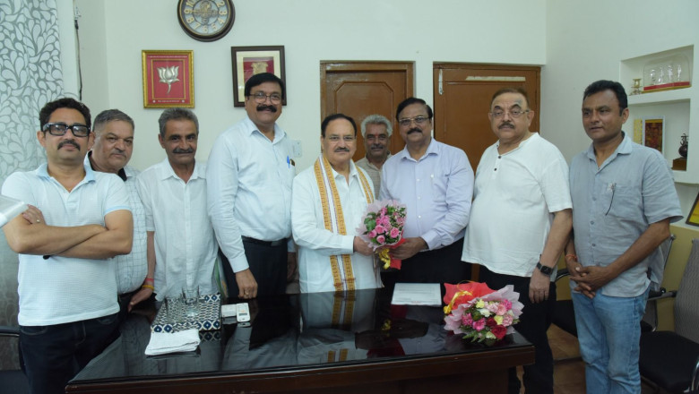 ऑल इंडिया ऑर्गनाइजेशन ऑफ केमिस्ट्स एंड ड्रगिस्ट्स (AIOCD) के एक उच्चस्तरीय प्रतिनिधिमंडल ने आज केंद्रीय स्वास्थ्य एवं परिवार कल्याण मंत्री श्री जगत प्रकाश नड्डा जी से उनके निवास पर बिलासपुर (हिमाचल प्रदेश) में भेंट की...
