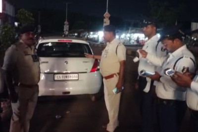 यातायात पुलिस दुर्ग द्वारा सडक में बाधा उत्पन्ने करने वाले पर निरंतर कार्यवाही की जा रही है...