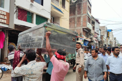 यातायात सुदृढ़ करने जिला प्रशासन ने समझाइश के बाद गुड़ाखु लाईन में अतिक्रमण हटाने की कार्रवाई की...