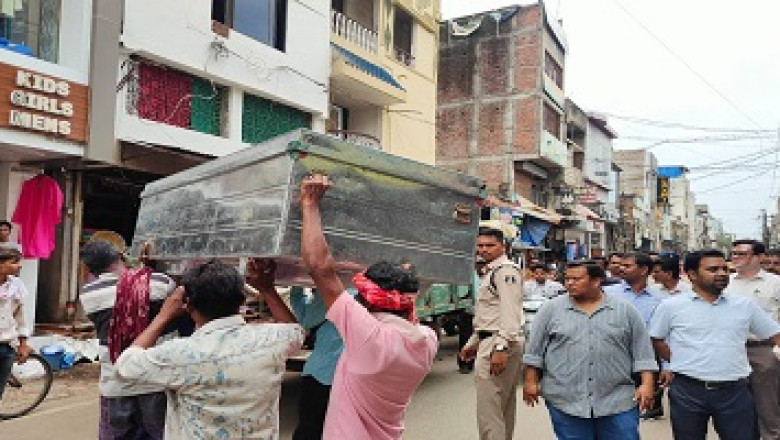 यातायात सुदृढ़ करने जिला प्रशासन ने समझाइश के बाद गुड़ाखु लाईन में अतिक्रमण हटाने की कार्यवाही किया गया...