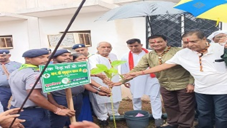 भारत स्काउट्स एवं गाइड्स द्वारा एक पेड़ माँ के नाम अभियान के तहत किया गया पौधरोपण...