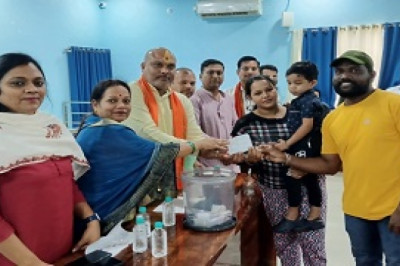 33 को मिला अपना घर, किसी ने पिता तो किसी ने बेटे के हाथों निकाली लाॅटरी...