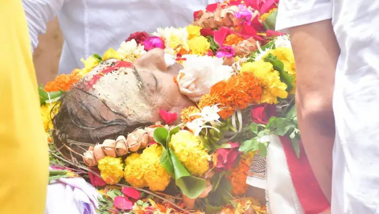 पंचतत्व में विलीन हुए धीरज कुमार, बॉलीवुड सितारों की आंखें हुईं नम...