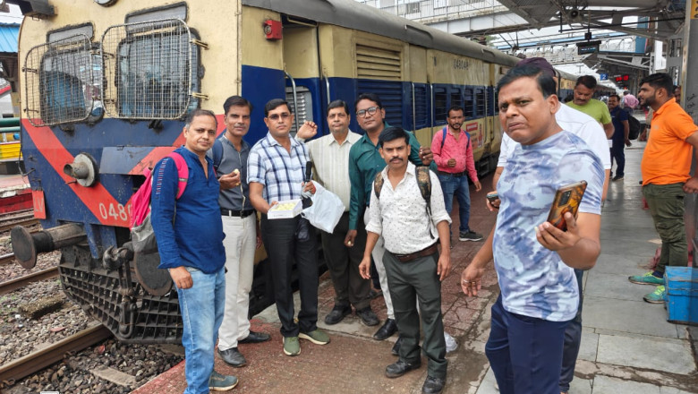 तरुण हथेल सांसद प्रतिनिधि ने नागपुर पहुंच कर उच्चाधिकारियो सहित DRM, DCM रेलवे के जनप्रतिनिधियो, सहित पूरे रेलवे अधिकारियों का धन्यवाद दिया और आभार प्रकट किया....