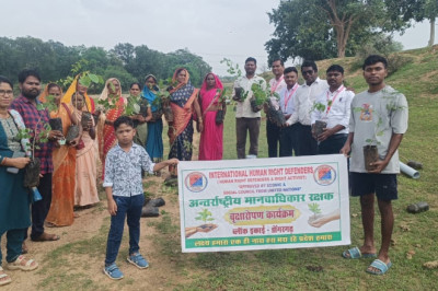 अंतर्राष्ट्रीय मानव अधिकार रक्षक संगठन छत्तीसगढ़ की ओर से आज दिनांक 18 7.2025 को ग्राम पंचायत हरण सिंगी में वृक्षारोपण कार्यक्रम किया गया ....