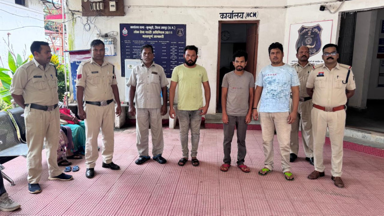 भू माफियाओं के खिलाफ जशपुर पुलिस का बड़ा प्रहार 45 लाख रु की ठगी करने वाले चार आरोपी गिरफ्तार...