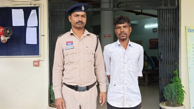 डोंगरगढ़ पुलिस की लगातार सख्त कार्यवाही शराब पीकर अपने पिता को परेशान करने वाले के विरूद्ध की गई प्रतिबंधात्मक कार्यवाही....