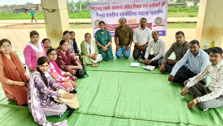 छत्तीसगढ़ के स्वामी आत्मानंद उत्कृष्ट अंग्रेजी माध्यम विद्यालयों में कार्यरत संविदा शिक्षकों एवं कर्मचारियों ने आज मुख्यमंत्री के नाम जिला कलेक्टर में ज्ञापन सौपा....