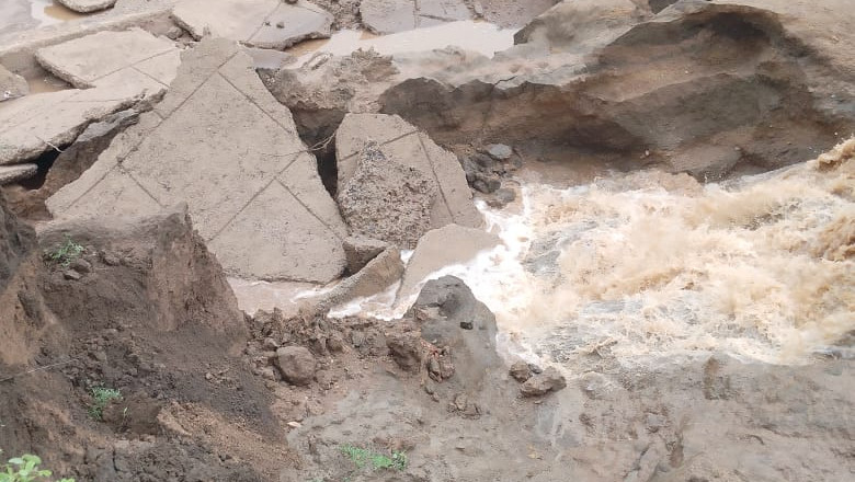 खैरागढ़ —मुढ़ीपार के प्रधानपाठ बैराज से निकली नहर नाली ग्राम दैहान में बीती रात हुई तेज बारिश से क्षतिग्रस्त....