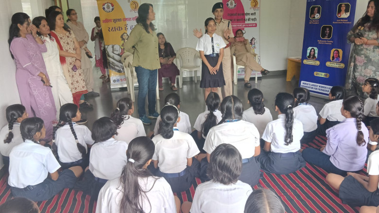 रक्षा टीम इनर व्हील क्लब दुर्ग के साथ  आयोजित सेल्फ डिफेंस कार्यक्रम आइडियल इंटरनेशनल स्कूल दुर्ग पहुंची....