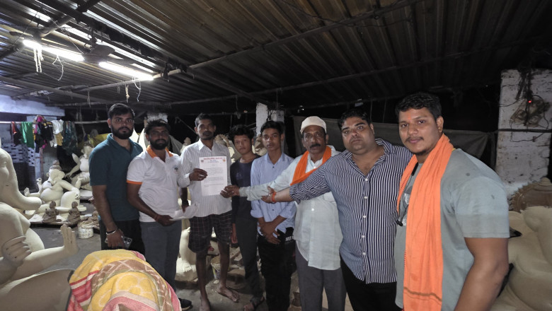 डोंगरगढ़- धर्मनगरी में विहिप बजरंगदल प्रखंड के कार्यकर्ताओं ने आगामी गणेशोत्सव पर्व को लेकर नगर की कुम्हार बस्ती में जाकर संपर्क किया ....