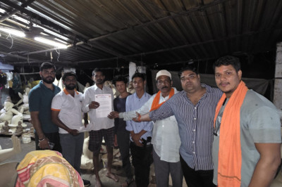 डोंगरगढ़- धर्मनगरी में विहिप बजरंगदल प्रखंड के कार्यकर्ताओं ने आगामी गणेशोत्सव पर्व को लेकर नगर की कुम्हार बस्ती में जाकर संपर्क किया ....