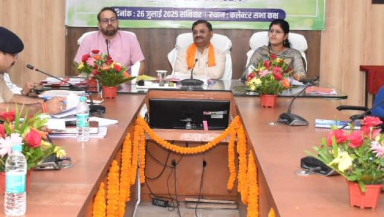 सांसद की अध्यक्षता में सड़क सुरक्षा समिति की बैठक संपन्न, जिले के सभी ब्लैक स्पाट में सुधारात्मक कार्रवाई कर सड़क दुर्घटनाओं में लाई जा सकती है कमी...