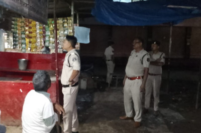 अड्डेबाजी करने वालो के विरूद्ध दबिश देकर किया गया कार्यवाही, अवैध रूप से शराब बेचने वालों के विरूद्ध किया गया कार्यवाही ...