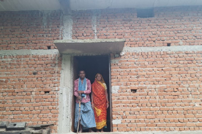 पहले बारिश में मुसीबत बढ़ जाती थी, अब तो चैन से रह पाते हैं..चलने-फिरने में असमर्थ मुरलीधर के लिए पीएम आवास योजना बनी सहारा...
