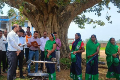 कलेक्टर ने छुरिया विकासखंड के अंतिम छोर स्थित दूरस्थ वनांचल ग्राम खोभा, जोब एवं पंडरापानी का किया सघन निरीक्षण...