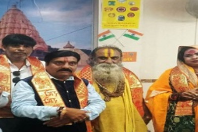 सनातन धर्म के आयोध्या से आये साधू-संतों व प्रदेश अध्यक्ष के कर कमलों द्वारा सनातन गुरूकूल आध्यात्मिक केन्द्र का दीप  प्रज्जवलित कर किया गया शुभांरम ...