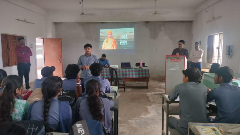 स्वदेशी अपनाओ, आत्मनिर्भर बनाओ, भविष्य संवारो...