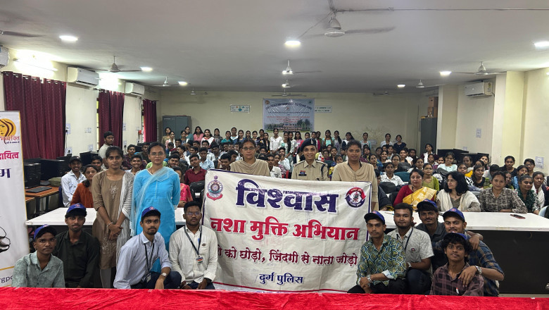 रक्षा टीम द्वारा नशे के विरुद्ध आपरेशन विश्वास के तहत जागरूकता प्रोग्राम हेतु पॉलिटेक्निक कॉलेज दुर्ग पहुंची...