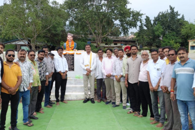 बल्देव बाग स्थित राजवंश स्थल  पर महंत राजा बलराम दास वैष्णव की पुण्यतिथि मनाई गई...