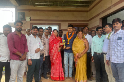 डोम्हाटोला के डोगेंद्र साहू को मिला MBBS में प्रवेश, विधायक हर्षिता स्वामी बघेल ने दी बधाई....