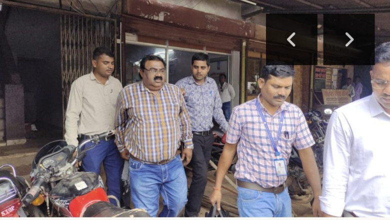 खैरागढ़ अपने ही कार्यालय में रिश्वतखोरी करते पटवारी धर्मेंद्र कांडे चढ़ा ACB  के हत्थे....