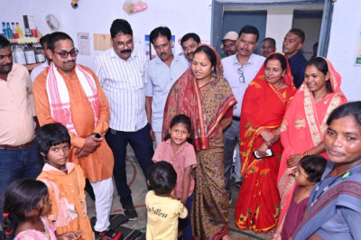 महिला एवं बाल विकास मंत्री श्रीमती लक्ष्मी राजवाड़े ने धरसेड़ी आंगनबाड़ी केंद्र का औचक निरीक्षण किया...
