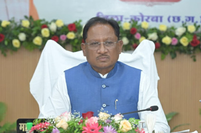 मुख्यमंत्री विष्णुदेव साय ने विभागीय स्टॉलों का अवलोकन किया...