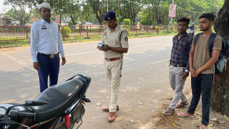 "ऑपरेशन सुरक्षा" सड़क सुरक्षा हेतु ट्रैफिक पुलिस दुर्ग की सतत कार्यवाही...