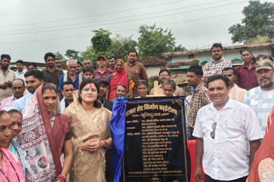 विधायक हर्षिता स्वामी बघेल ने बढ़ईटोला में बाजार शेड का भूमिपूजन किया...!