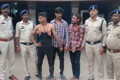 चाकु दिखाकर डराने धमकाने वाले 03 आरोपी गिरफ्तार।*