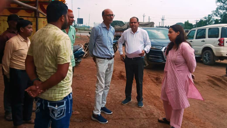 सीईओ जिला पंचायत ने डोंगरगढ़ मेले में शामिल होने वाले पदयात्रियों एवं श्रद्धालुओं की सुविधा के लिए पदयात्री मार्ग के सेवा पंडालों, यात्री प्रतीक्षालयों, पेयजल सहित अन्य व्यवस्था का लिया जायजा...