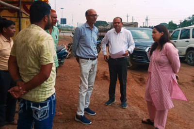 सीईओ जिला पंचायत ने डोंगरगढ़ मेले में शामिल होने वाले पदयात्रियों एवं श्रद्धालुओं की सुविधा के लिए पदयात्री मार्ग के सेवा पंडालों, यात्री प्रतीक्षालयों, पेयजल सहित अन्य व्यवस्था का लिया जायजा...