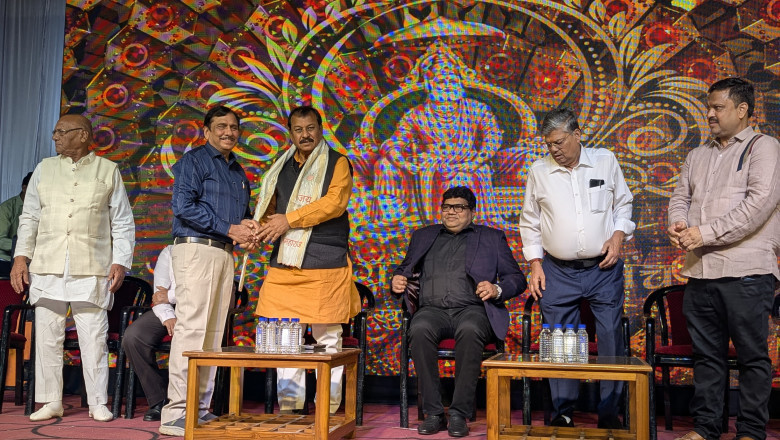 अग्रसेन जयंती महोत्सव का भव्य आयोजन अग्रवाल सेवा समिति,अग्रसेन युवा मंच, अग्रवाल महिला समिति खुर्सीपार द्वारा पर्व बनाया गया सांसद विजय बघेल।